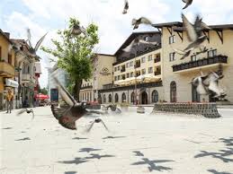 Atât turiştii internaţionali cât şi cei veniţi din diferite colţuri ale ţării se opresc de multe ori în municipiul chişinău, încercând să cunoască cât mai multe despre capitala moldovei. Hotel Carmen Predeal Romania