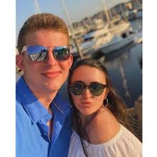 Holly Lamb (@HollyLLamb)