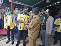 Tapi juga ada penyerangan dari ormas reaksioner juga. Trans Papua Surabaya Asrama Papua Di Surabaya Digeruduk Massa Beratribut Fpi By Kemenpu Pupr Trs Memacu Pmbangunan Jalan Trans Papua