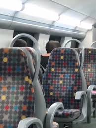 Trio de jovens é filmado fazendo sexo dentro de trem em Portugal -  23092020 - UOL Notícias