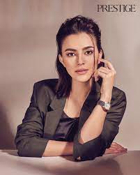 Tengku abdullah juga mempunyai isteri kedua yang juga pelakon veteran terkenal, cik puan julia rais. Cover Story Che Puan Juliana Evans Is All Grown Up