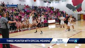 WATCH: Team manager drains 3-pointer to honor mom's cancer battle