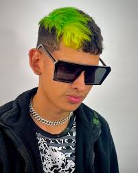 Nuestro Team Barbero : Roberto Mujica ( IronBarber) Instagram: @rjma1995  Edad : 27años Nacionalidad :venezolano 🇻🇪 “Barquisimeto” Experiencia :  4años Puedes agendar con él a través de nuestro enlace que encontrarás en