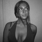 Marilia Roman's Instagram, Twitter & Facebook