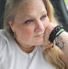 Lauren Lesch's Instagram, Twitter & Facebook