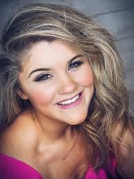 Most people know me but for all of my new coustomers here and for some that  don't know I am one of the Owners of Cotton & Oak Boutique! I have