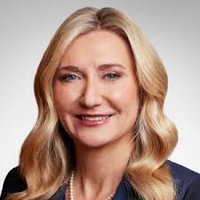 Holly Macdonald's Instagram, Twitter & Facebook