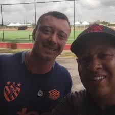 Hoje estive no CT do SPORT CLUBE DO RECIFE reunido com o Professor Douglas  preparador de Goleiro Profissional. Tivemos uma ótima conversa sobre  Futebol e falei dos nossos ATLETAS da ASSOLEC. Douglas