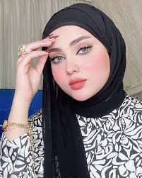 كنت رايحه بيت عمي وعلي فكرة ماما بعتتني عندهم بحجه غير مقنعه وانا كنت  مستغربه بس بصراحه انا اتخنقت من قاعدة البيت وقولت اروح اقعد معاهم شويه  ولقيت مرات عمي عماله تغمز