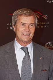 Arnaud roy de puyfontaine est un homme d'affaires français qui a été à la tête de 18 entreprises différentes. Vincent Bollore Wikipedia