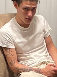 Quinton Paul Hicks is a fugitive wanted for a homicide that occurred  recently in Crowley, TX. He is believed to in the Enid, OK area and should  be considered armed and dangerous.