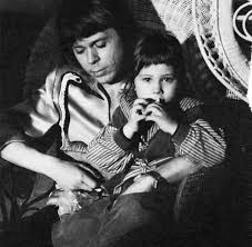 They were dating for 2 years after getting together in jan 1979 and were married on 5th jan 1981. Bjorn And Anna Ulvaeus Then Married Music Journalist Lena Kallersjo On 6 January 1981 This Marriage Produced Two Daughters Emma Born In 1982 And Anna Bor