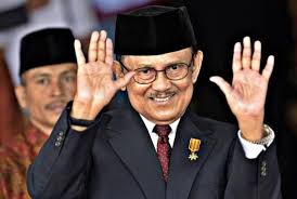 Tahun 1954, bj habibie memulai studinya di jurusan teknik mesin di itb yang hanya berlangsung satu setahun. Ini 3 Kampus Tempat Habibie Menimba Ilmu Republika Online