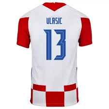 Nikola vlasic er en fodboldspiller fra kroatien og spiller som midtbanespiller for kroatien,cska moskva. Kandiny Herren Kroatische Fussballnationalmannschaft Nikola Vlasic 13 Heimtrikot Rot Weiss 2021 Trikot