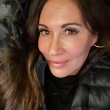 Recommendations for woodpecker damage repair and tree removal