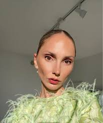 Mariana Weber's Instagram, Twitter & Facebook