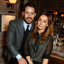 Curly short hair can look sweet, sexy, sleek, messy and always, always chic. Jamie Redknapp Not Happy As Ex Wife Louise Airs Their Dirty Laundry In Tell All Book Mirror Online