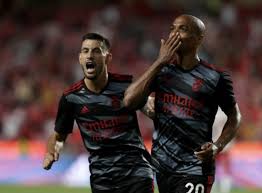 João mário (joão mário naval da costa eduardo, born 19 january 1993) is a portuguese footballer who plays as a centre midfield for portuguese club sporting cp, on loan from inter. Ebnsiirndgj0pm