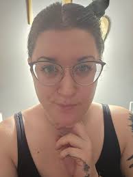 Introduction of Emma from Pittsburgh, sharing her interests and hobbies