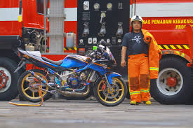 Pada motor sport ninja 150 rr 4 tak ini telah dibekali dengan spesifikasi tambahan yang mumpuni. Modifikasi Kawasaki Ninja 150 Shinobi Warrior Gaya Petugas Damkar