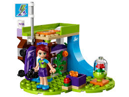 The lego friends mia bedroom set lets kids create a special room for the mia lego doll to live and play in. Mia S Bedroom 41327 Friends Buy Online At The Official Lego Shop Us