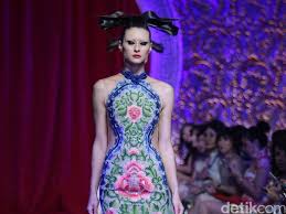 Budaya makanan masyarakat cina keistimewaan yang tersendiri. Ini Sejarah Baju Cheongsam Yang Sering Dipakai Saat Imlek