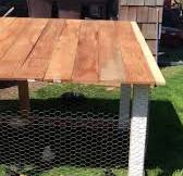 Construcción de una casita para pollitos reciclada
