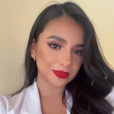 Kelly Jaramillo's Instagram, Twitter & Facebook