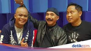 Komedian sapri pantun harus dilarikan ke rumah sakit dan masuk icu karena gula darahnya yang mencapai. Nq2r3ipwito3em