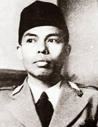 Malangnya setelah jepun menyerah kalah pada 15 ogos 1945 apabila hiroshima dan nagasaki dibom, penjajah inggeris kembali ke tanah melayu dengan niat menjadikan tanah melayu sebagai sebuah koloni. Sarana Edukasi Beberapa Tokoh Yang Berperan Dalam Mempertahankan Kemerdekaan