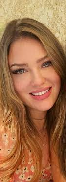 Elinor Dvir's Instagram, Twitter & Facebook