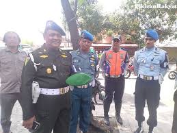 Kirimkan ini lewat email blogthis! Jangan Coba Coba Lagi Pakai Atribut Tni Jika Bukan Anggota Akan Ditindak Tegas Pikiran Rakyat Com