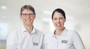 Der vor seiner spezialisierung zum facharzt für innere medizin und rheumatologie ein allgemeines medizinstudium aufnehmen und erfolgreich mit der zulassung abschließen muss. Wann Sollte Ich Zum Rheumatologen Gehen Gesundheit Kieler Nachrichten