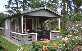 Schauen sie sich jetzt die aufbaustory an! Gartenhaus Grau Weiss Moderner Gartentrend Mit Stil