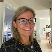 Prøver også lige på denne side: Min mand har købt denne (se billederne) til  sig selv og synes den er god. Jeg overvejede også at prøve den…men så  opdagede jeg at der