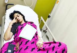  Pakai Selang Infus Fenita Arie Terbaring Lemah Di Rumah Sakit Pakaian Rumah Sakit Entertainment