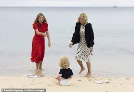 Boris johnson's wife pregnant with second child months after miscarriage the couple gave birth to their first child, wilfred, in april 2020 Us First Lady Jill Biden Gives Boris Johnson S Son Wilfred A Book Called Joey Newsfinale