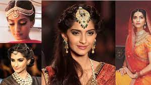 Lets Face It Choosing The Right Mathapatti For Your Face Shape Bridal Jewellery Indian Face Shapes Indian Bridal Makeup