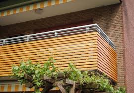 Balkon Aus Stahl Und Holz Wartungsfrei Und Bestandig Durch Die Feuerverzinkung Extrem Kurze Montage Balkon Gelander Design Balkon Gelander Holz Balkonentwurf