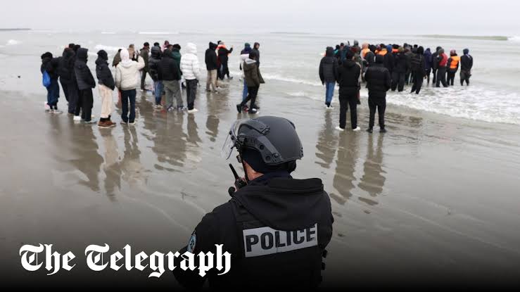 Don't intervene in shallow waters to stop migrants, France tells police