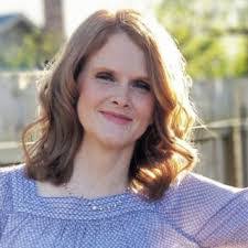 Amanda Gildersleeve's Instagram, Twitter & Facebook