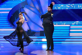 Faisal kawusi legt sich mit llambi an. Let S Dance 2017 Show 5 Faisal Kawusi Und Oana Nechiti Starsontv