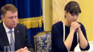 Portré a nőről, aki felrázta a román politikát, aki sorra véreztette ki az erdélyi magyar politikusokat koholt vádak alapján, aki mindig leszállítja a skalpokat, és akinek irodája októbertől. Cazuri Patologice