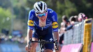 Een volledig overzicht van alle etappes, het klassement en elke wielerploeg in de ronde van italië. Joao Almeida Da Show No Giro 2021 Giro Jornal Record