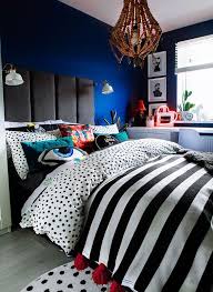 House Tour A Masterclass In Moody Interior Design Audenza Yatak Odasi Ic Tasarimi Yatak Odasi Ic Mekan Ev Icin