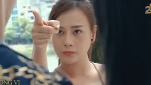 Thấy nam có hành động thân mật với long ở bể bơi, bà lập tức chen ngang. X 3ughubx6pszm
