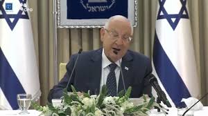ריבלין נולד בירושלים לפרופסור יוסף יואל ריבלין, מזרחן ומתרגם מערבית, ולרחל (ריי) ריבלין. Reuven Ruvi Rivlin ×¨××•×'×Ÿ ×¨×•×'×™ ×¨×™×'×œ×™×Ÿ Facebook