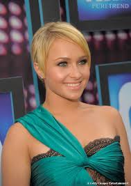20 idées sur le thème coupe courte visage rond sur pinterest | visage rond, coupe destructurée et coupé. Coiffure Visage Rond Gros Changement De Look Pour Hayden Qui Abandonne Ses Boucles Pour Une Coupe Tres Courte Et Lisse Probleme Cette Coiffure Accentue La Ron Puretrend