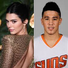 Kendall jenner and devin booker turned up the heat this weekend, and a source tells e! Kendall Jenner Catches Devin Booker S Eye With New Bikini Pic