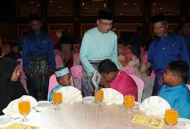 Dengan air mula pasang yang amat laju. Muhyiddin Hanya Menangguk Di Air Keruh